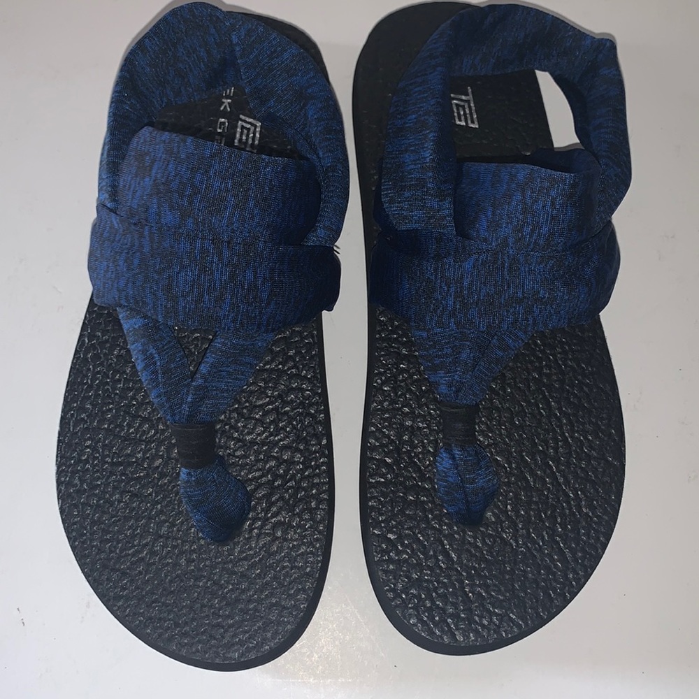 Tek Gear slingshot soft knit sandals